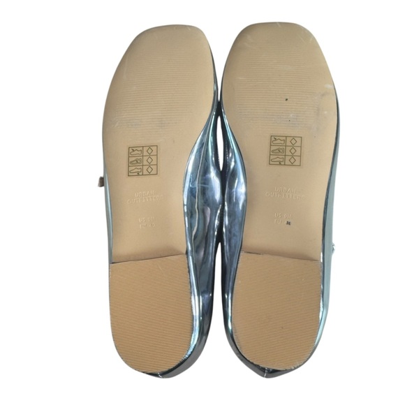 Urban Outfitters - NWOB Silver Double Strap Mary Jane Flats Sz 9 - Picture 9 of 9